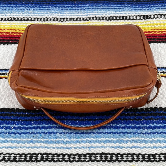 Clare V. Mirabel in Miel - Picture 6 of 16